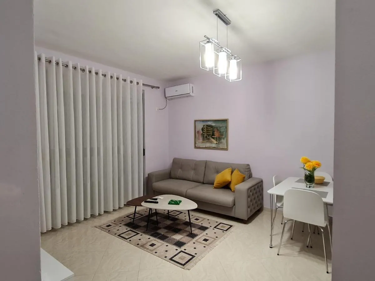 Lovely Apartament In Vlora City アパート