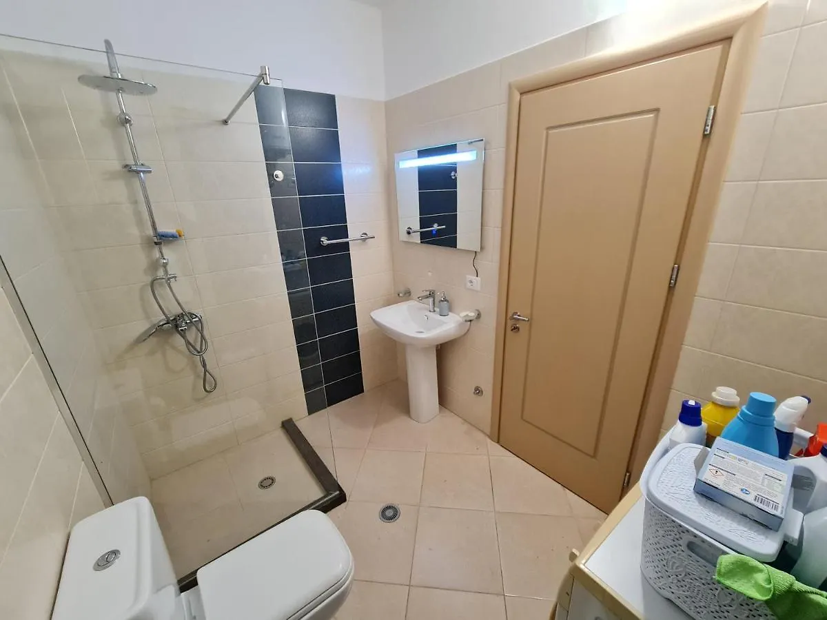 Lovely Apartament In Vlora City アパート Vlorë